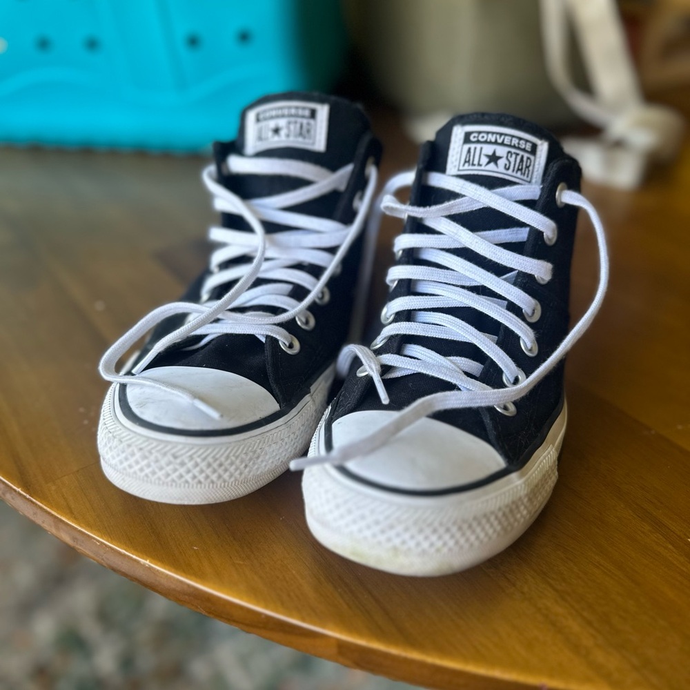 Chuck Taylor All Star Madison Mid-Top Sneaker Converse Black and White Mid-Tops
